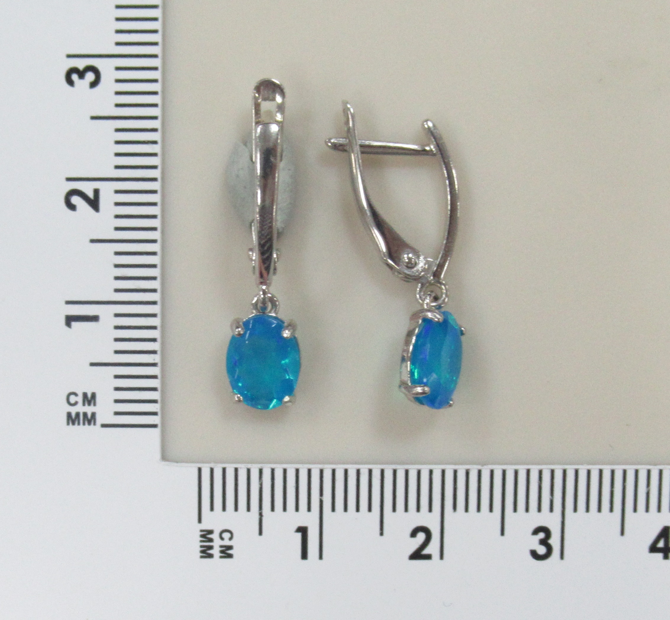 Серебряные серьги с голубыми опалами